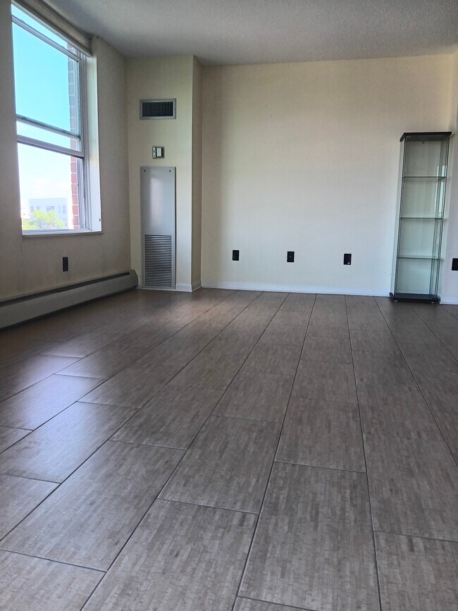 Living room - 1425 W 28th St