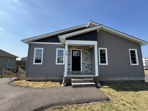 Building Photo - 15 Clover St