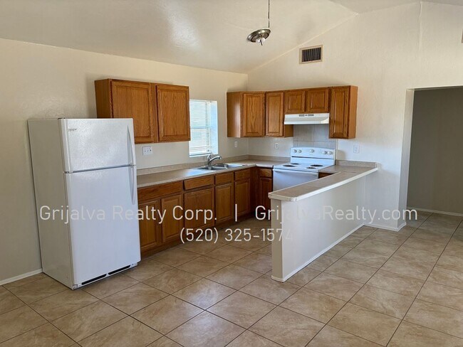 Building Photo - Private 3 Bedroom, 2 Bath House with AC  (...