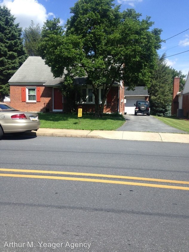 Primary Photo - 317 N Academy Dr