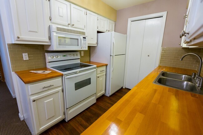 Despensa Comedor - 7345 Century Plz