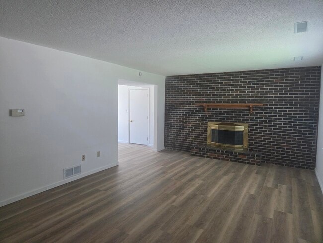 Building Photo - 4807 E Schooner Rd
