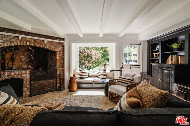 Foto del edificio - 3100 Coldwater Canyon Ave