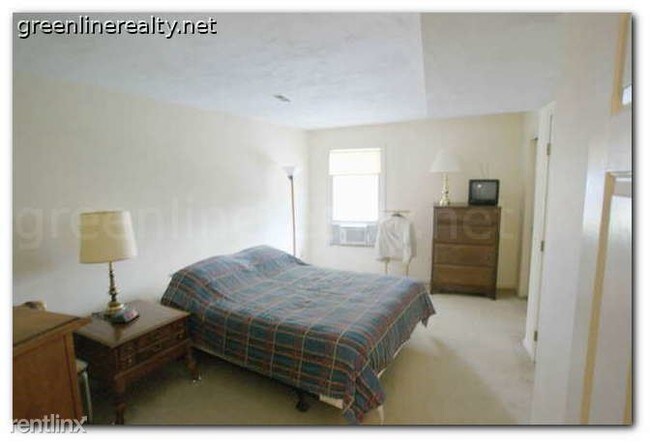Building Photo - 306 Tappan St