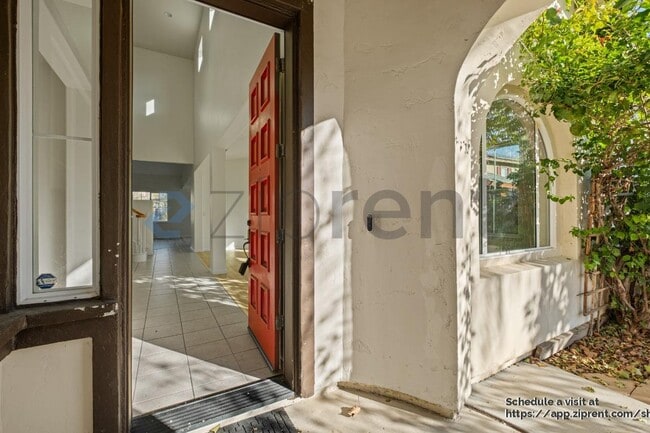 Building Photo - 155 E Heritage Dr