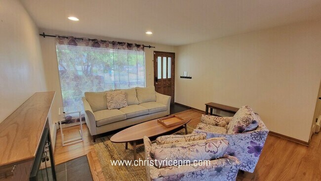Foto del edificio - 10749 19th Ave NE