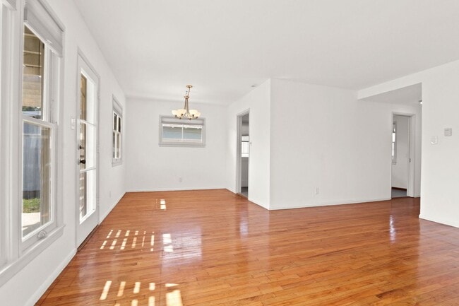 Building Photo - CA Bungalow in the heart of Torrance