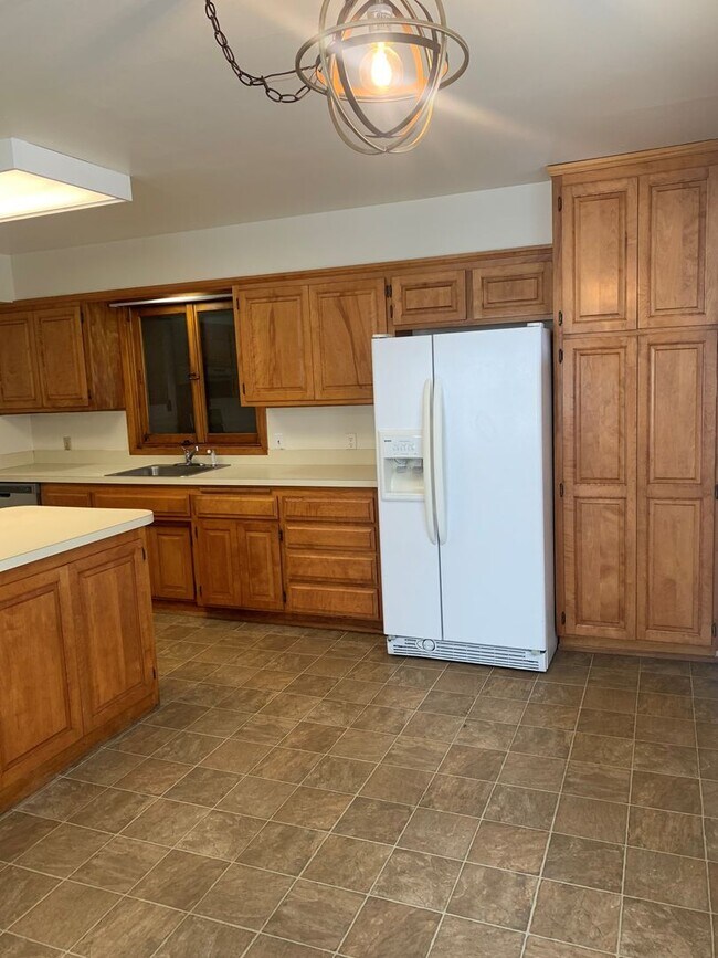 Building Photo - 2 Bedroom House