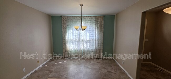 Foto del edificio - 1123 N Watson Way