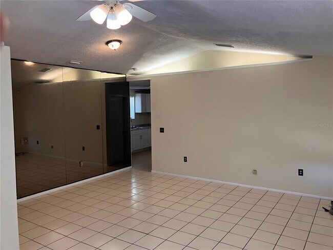 Foto del edificio - 3719 Spring Land Dr