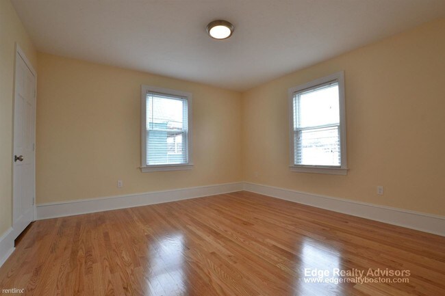 Building Photo - 4 br, 2 bath  - 36 Willow St
