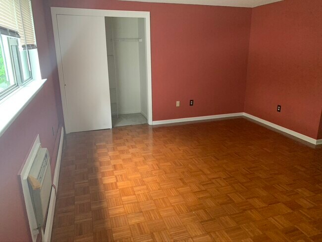 Master Bedroom w/2 closets - 58 Sheri Ln