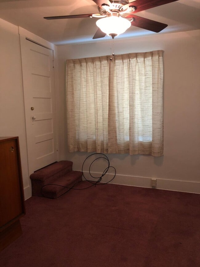 Building Photo - Unique 3 bed 1 bath home for Rent