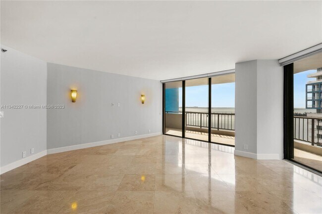 Building Photo - 1581 Brickell Ave