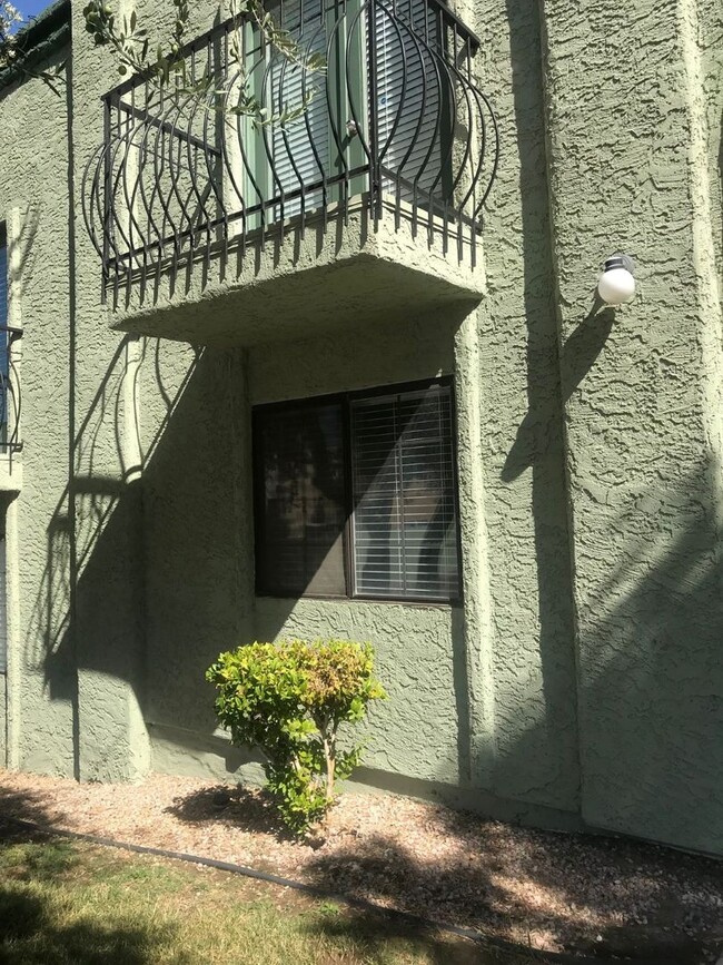 Foto del edificio - 3 Bedroom 1.5 Bathroom  Near  East Lake Me...