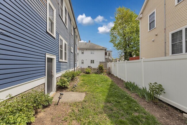 Building Photo - 248 Roslindale Ave