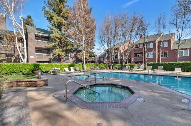 Foto del edificio - Charming 1 bedroom condo centrally located...