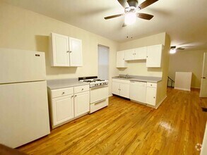 Building Photo - 2311 N Greenview Ave