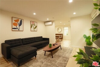 Building Photo - 9042 Phyllis Ave