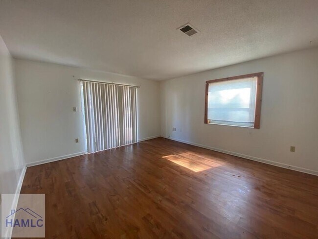 Foto del edificio - 108 Cherokee Cir