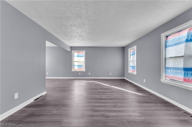 Foto del edificio - 4651 E 153rd St