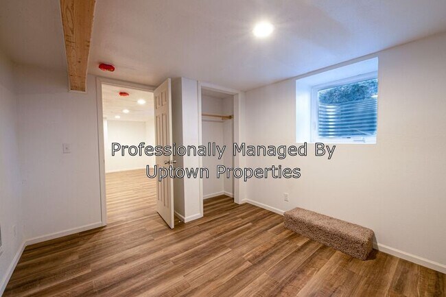 Foto del edificio - 9832 N Clarendon Ave
