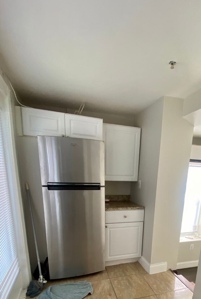 Building Photo - 28 Hinckley St