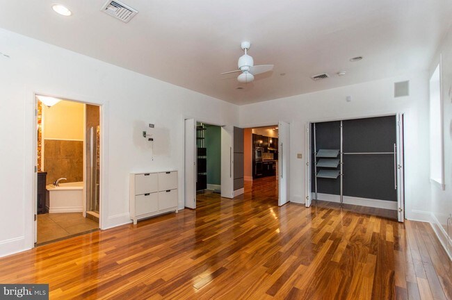 Building Photo - 237-41 N Bread St