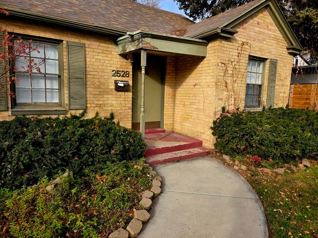 Foto del edificio - 2528 Beverly St E