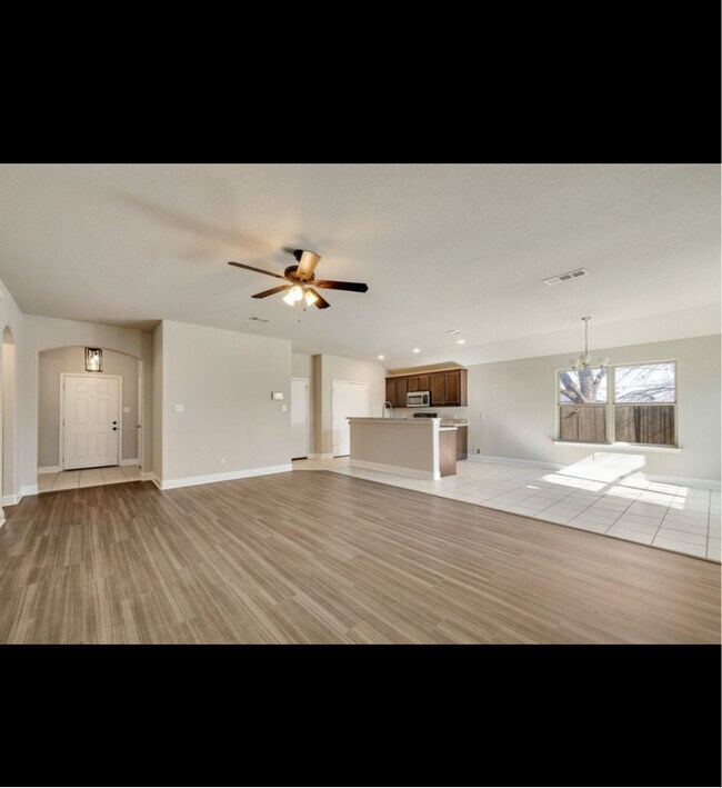 Foto del edificio - 5821 Humbert Ave