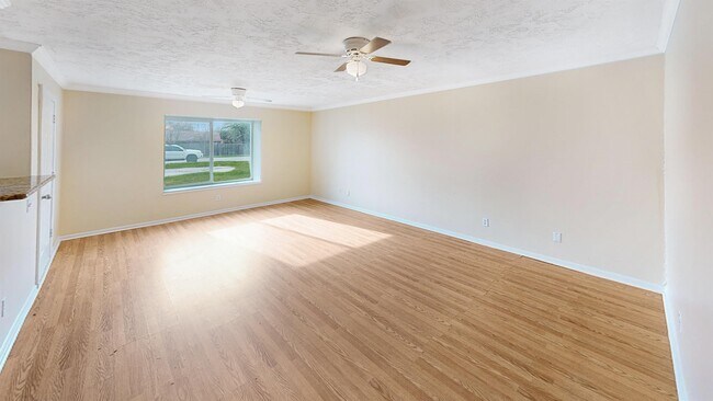 Building Photo - 223 Brentwood Dr E