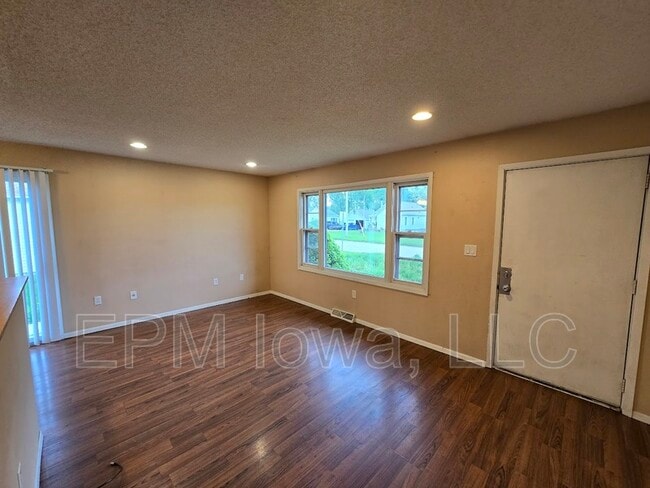 Foto del edificio - 1407 Robin Rd
