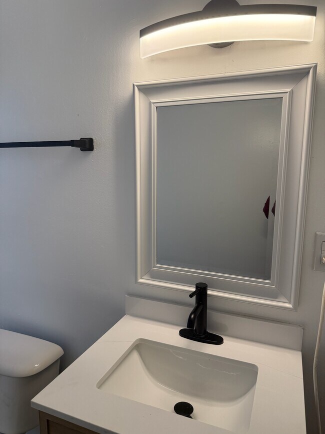 Foto del edificio - 62 Birchwood Ln