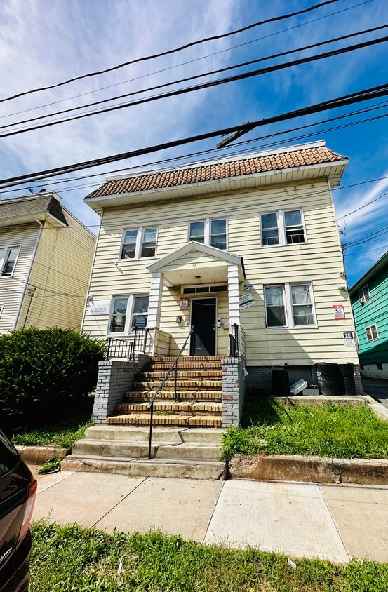 Primary Photo - 37 Hanford St