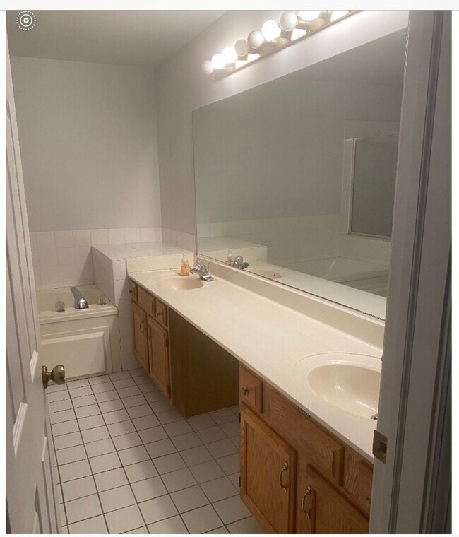 Building Photo - 1403 Clove Ct