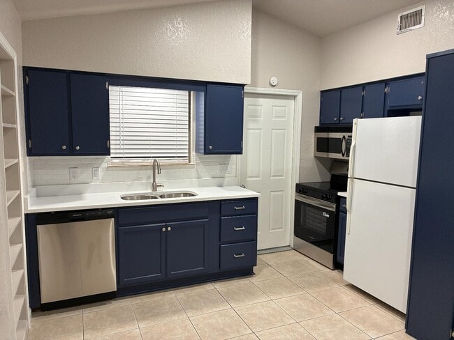 Building Photo - 1502 Cologne Dr