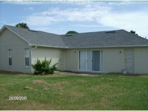 Foto del edificio - UPDATEED 3 BEDROOM 2 CAR GARAGE HOME WITH LARGE BACK YARD!