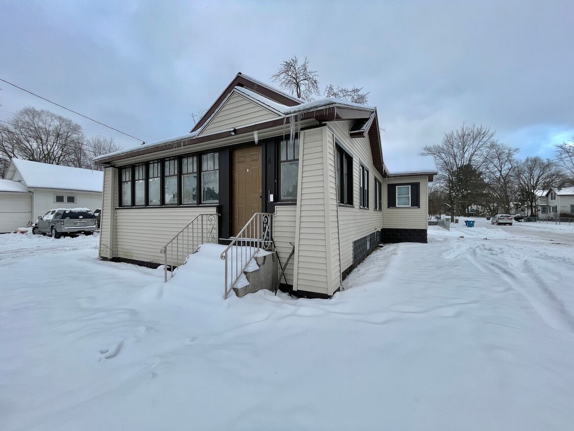 Primary Photo - Three Bedroom Home in Muskegon