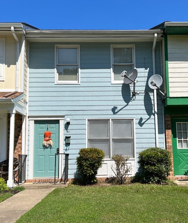 Building Photo - 608 W Church St