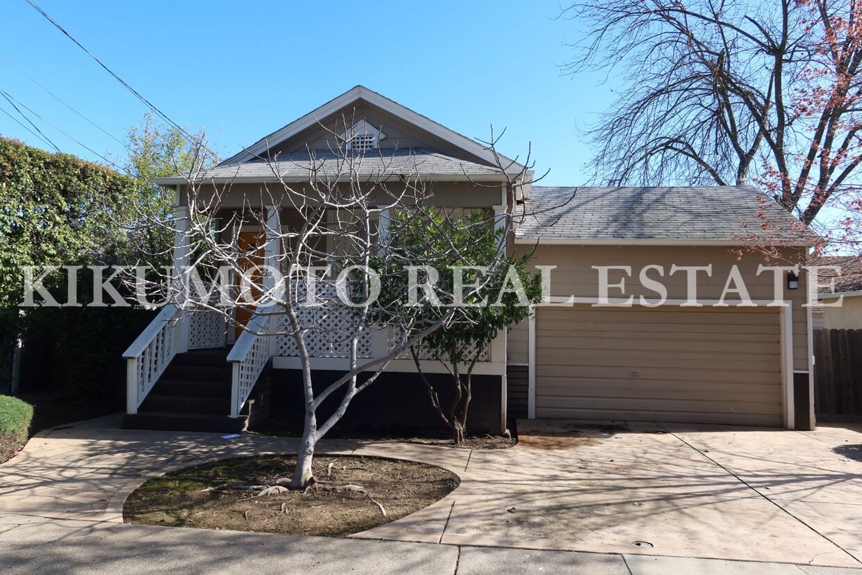 East Sacramento - 2 bedroom, 1 bath, 1 car garage - East Sacramento - 2 bedroom, 1 bath, 1 car garage