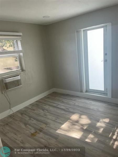 Building Photo - 202 NE 22nd Ave