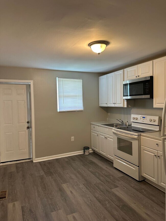 Foto del edificio - Spacious Home Available for Rent! W/D! Fro...