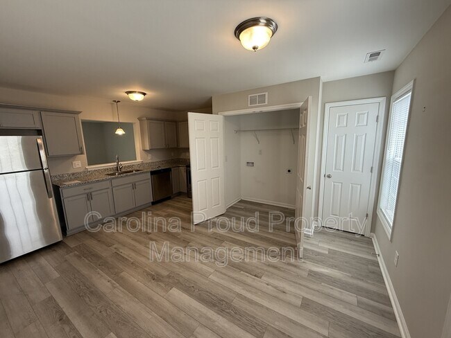 Foto del edificio - 321 S Pointe Dr