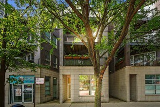 Building Photo - 2629 W Chicago Ave