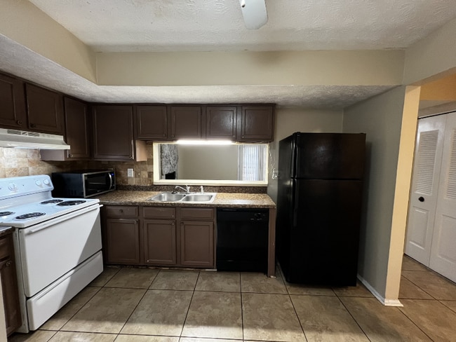 Foto del edificio - 6479 Meadow Rue Dr