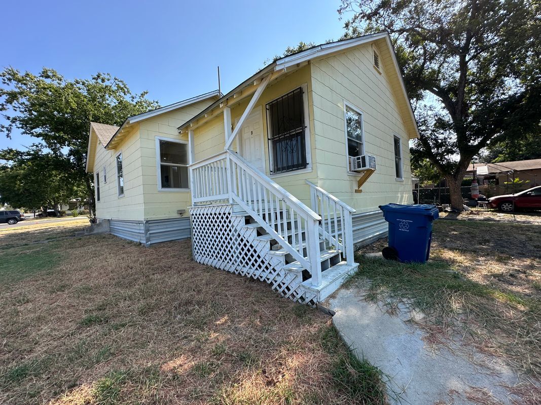 Foto principal - 2456 Cincinnati Ave