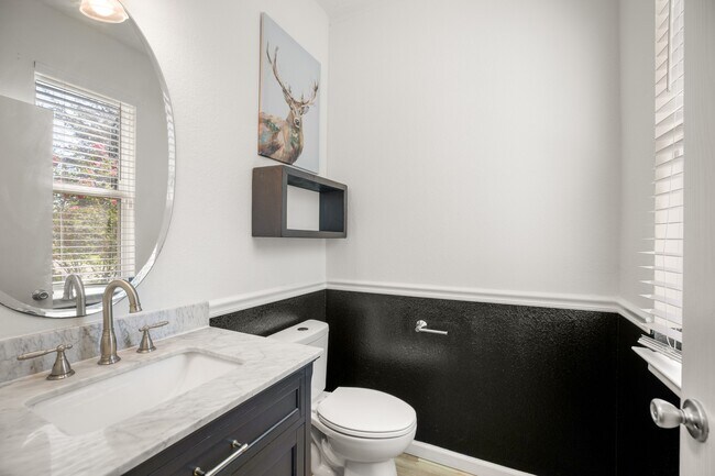 Foto del edificio - 4118 Lake Cypress Cir