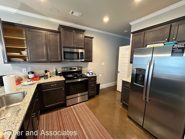 Foto del edificio - 4 br, 4 bath House - 954 MLK Parkway