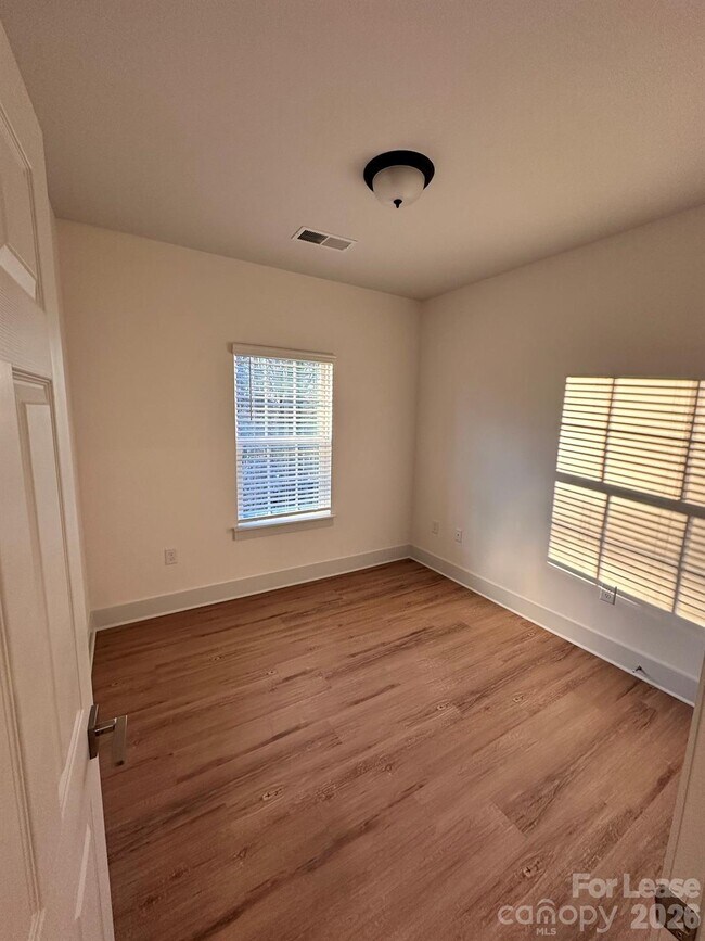 Building Photo - 3515 Markland Dr