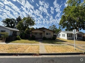 Building Photo - 604 Sierra Blvd